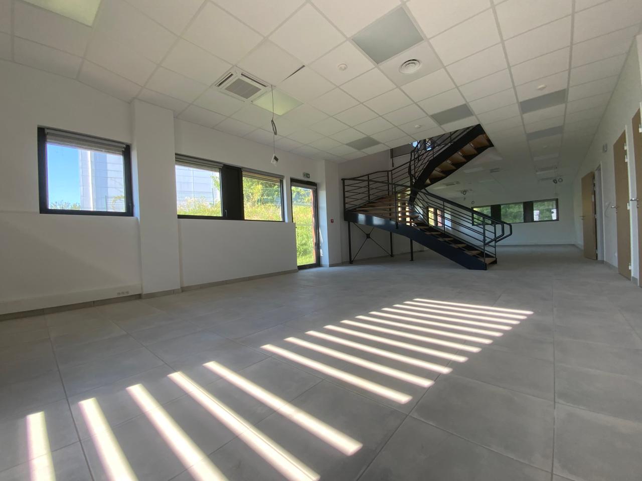 Local d'activité Saint-Quentin-Fallavier 969m² Vente local d'activité Saint-Quentin-Fallavier Isère OVACT2203238 8